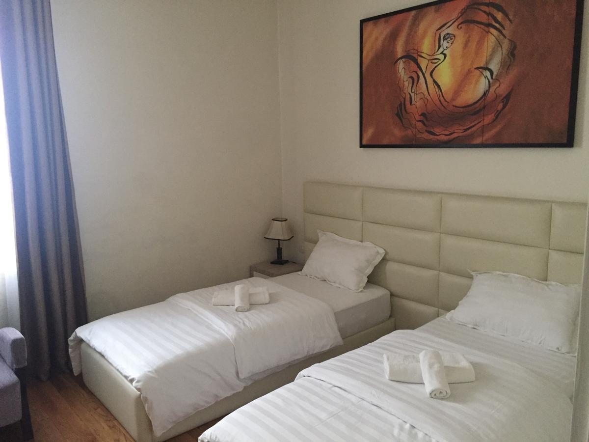 Living Hotel ติรานา ภายนอก รูปภาพ