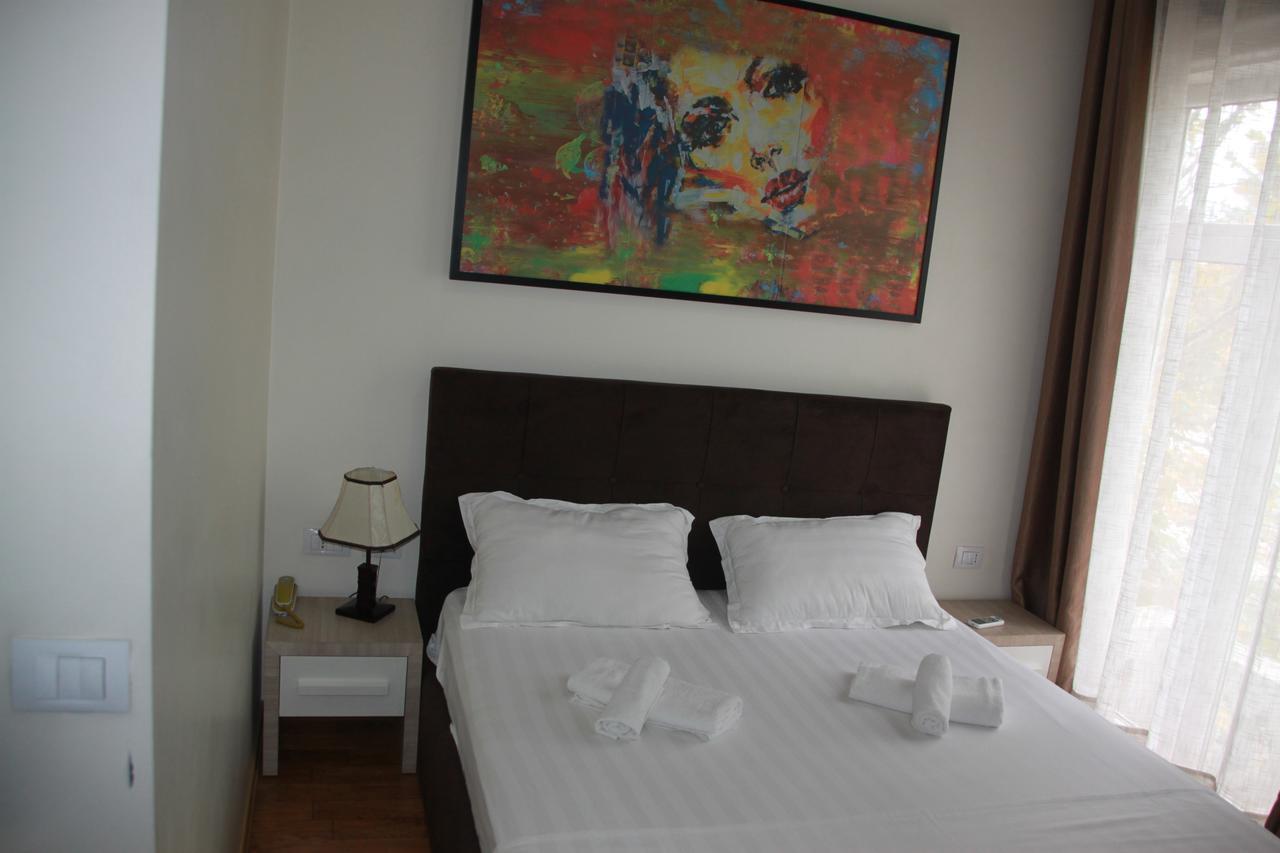 Living Hotel ติรานา ภายนอก รูปภาพ
