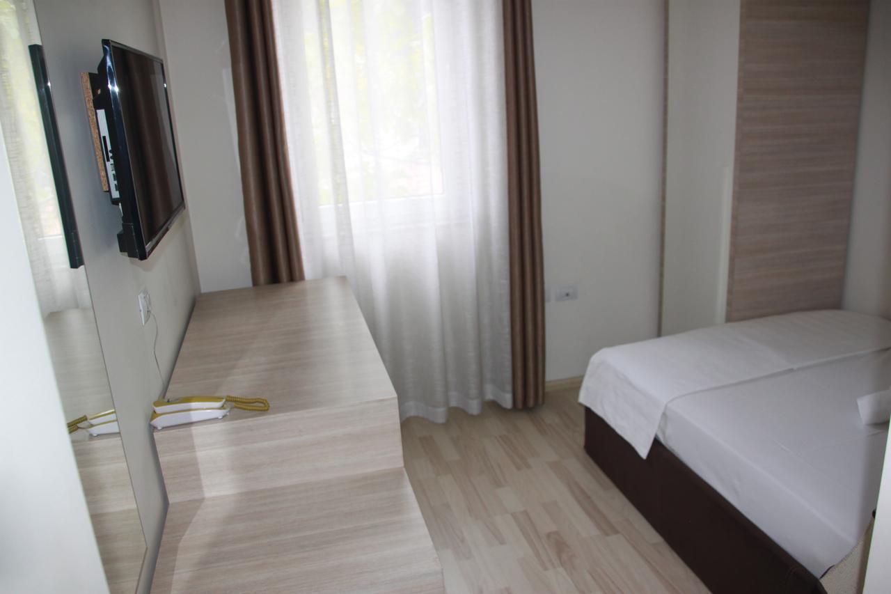 Living Hotel ติรานา ภายนอก รูปภาพ