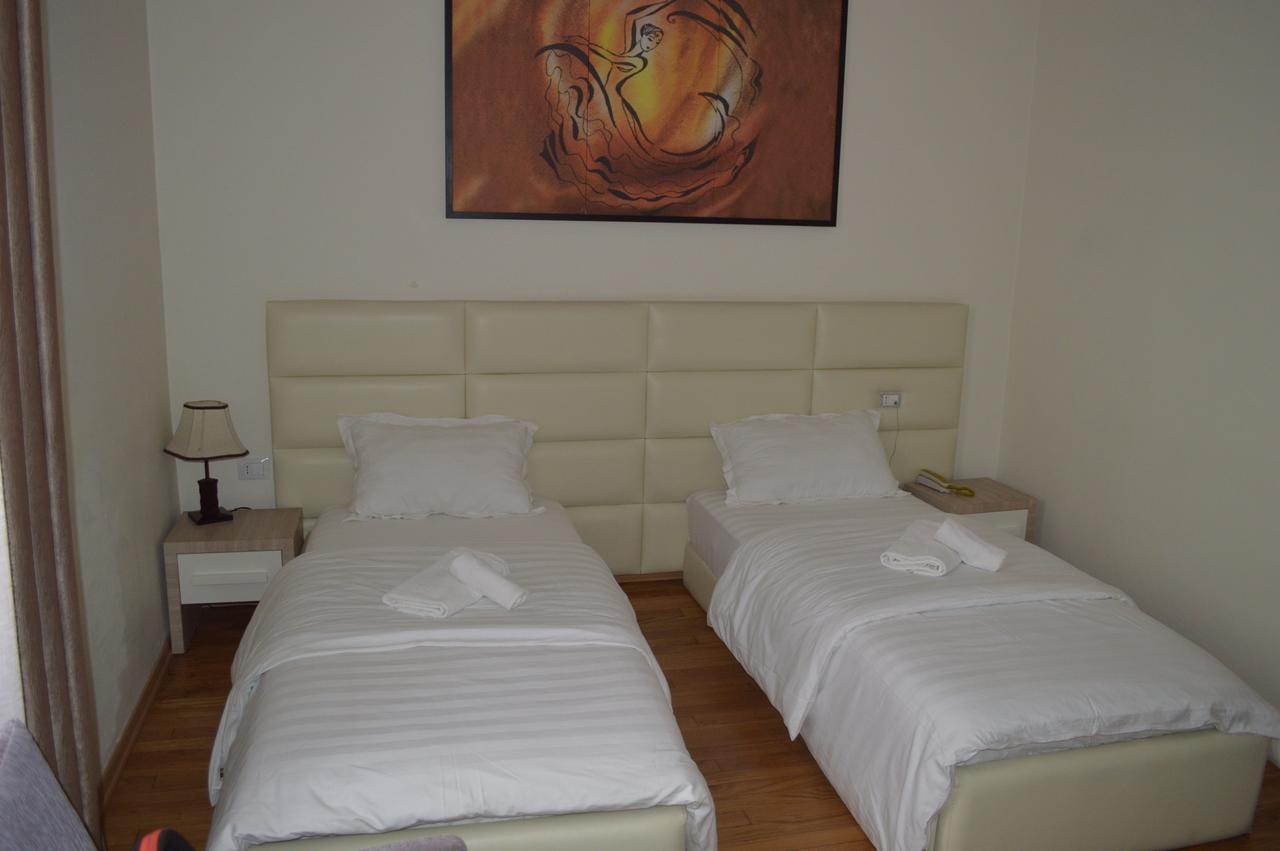 Living Hotel ติรานา ภายนอก รูปภาพ